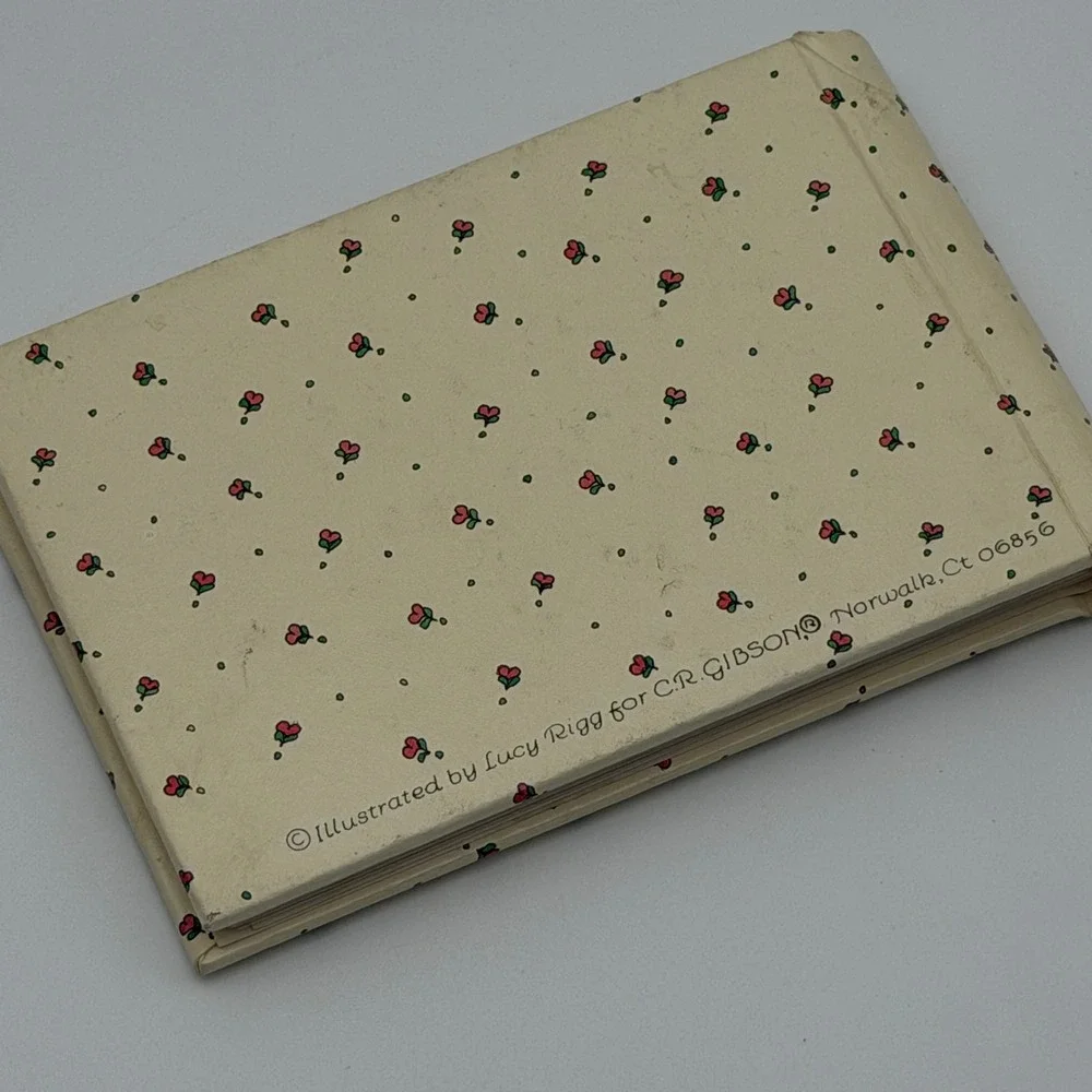 Vintage 1977 C.R. Gibson Lucy Rigg Grandma Teddy Bear Pocket Photo Album Cream
